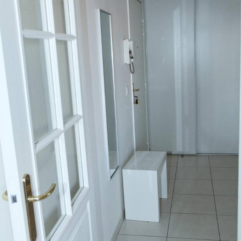 Furnished Air-conditioned 2 rooms Balcony - 6 min beaches - Appartement 1 Chambre - 11