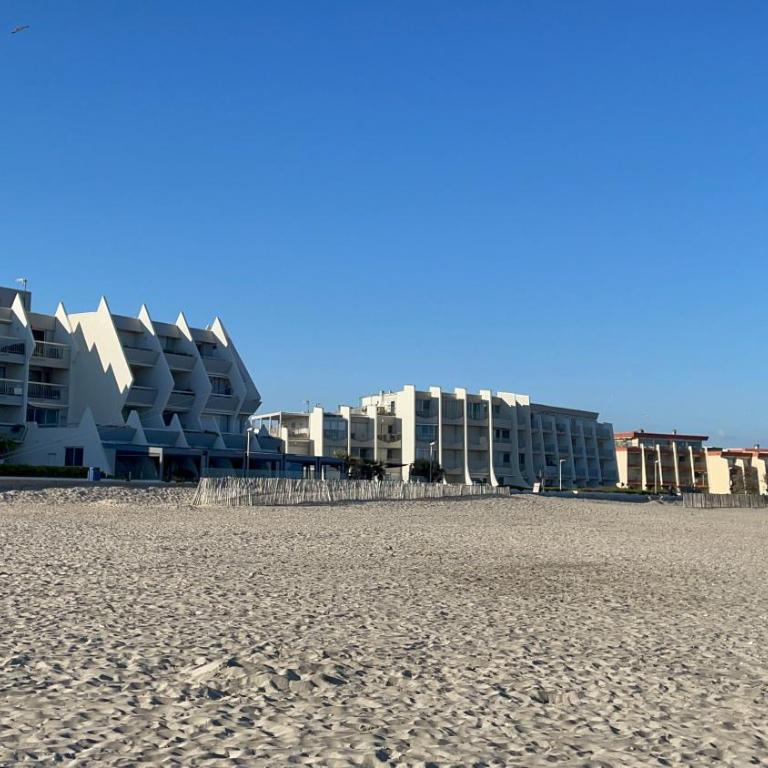 Joli Studio Cabine 1ère ligne avec parking privé - Appartement 2 Chambres - 3