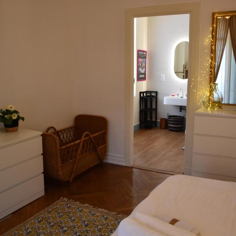 CHARMANT APPARTEMENT CLIMATISÉ et PROCHE DE TOUT - Appartement 2 Chambres avec Balcon - 29