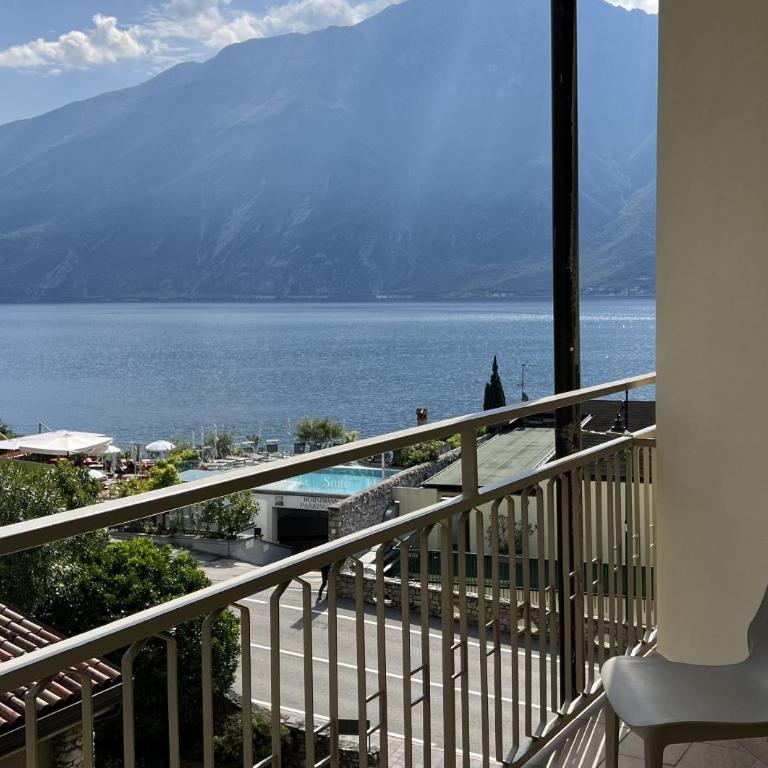 Hotel Garda Bellevue - Camera Superior Plus matrimoniale/doppia con letti singoli con vista lago - 4