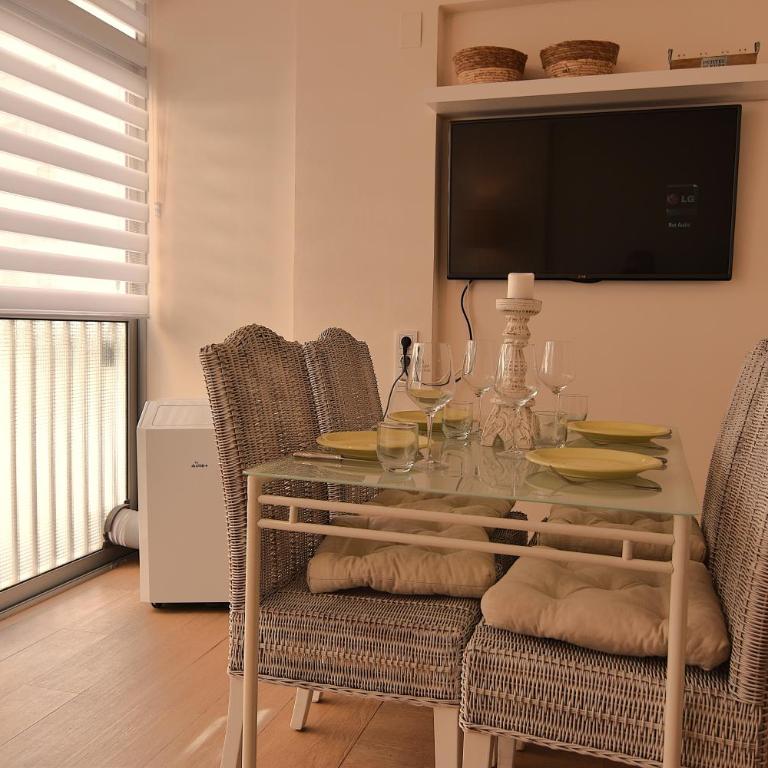 Tropicana, a 15 metros de la playa - Apartment - 1