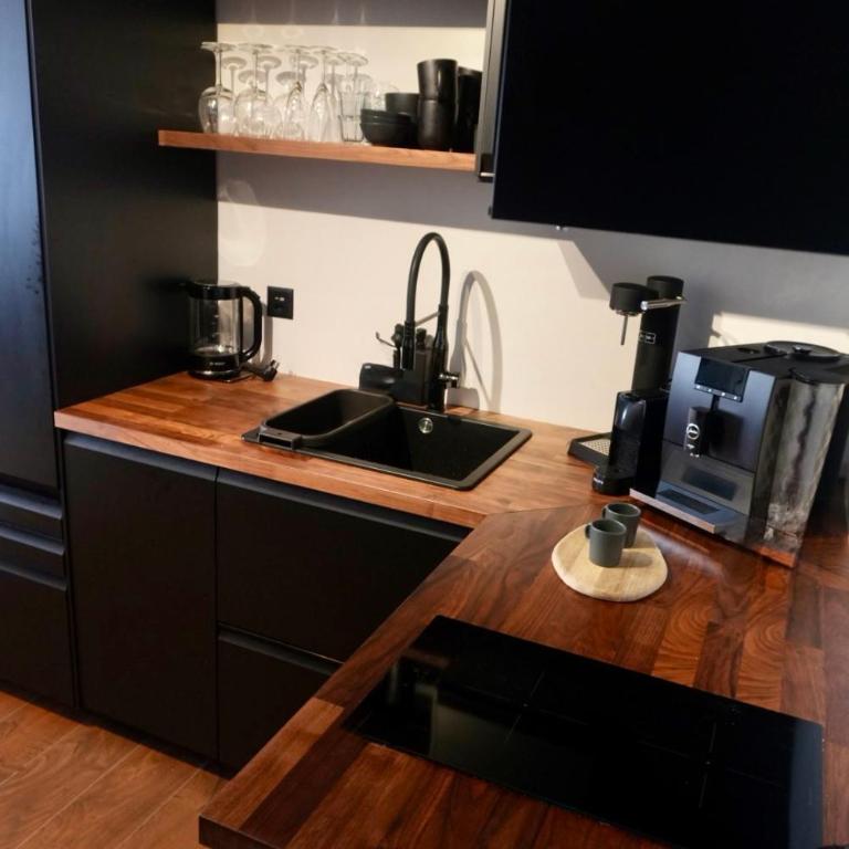 HappyLaax - Elegant Design Studio with Pool, Sauna, and Private Parking - Studio-Apartment mit 1 Doppelbett - 4