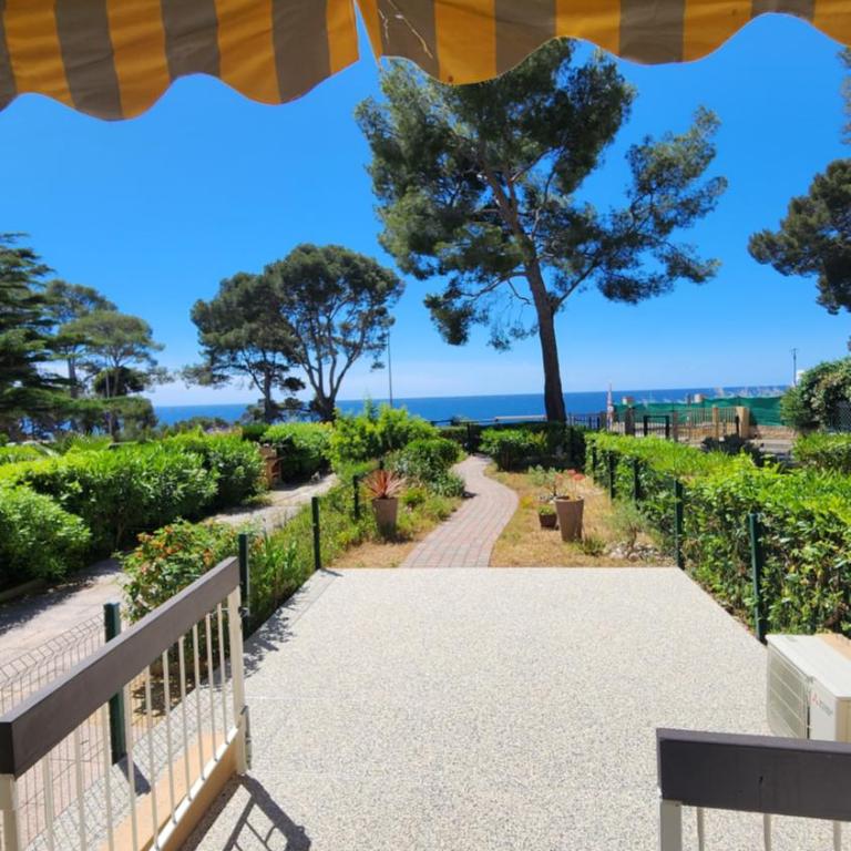Bandol, T3, les pieds dans l'eau, presqu'île du Capelan - Appartement 2 Chambres - 35