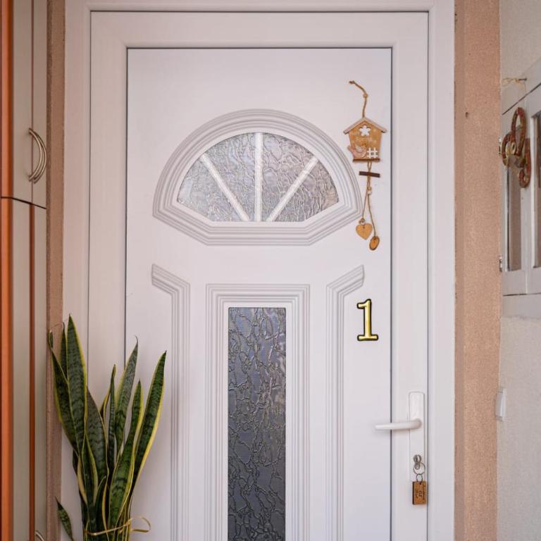 Apartments Gabi&Zdenka Tivat - One-Bedroom Apartment with Garden View - 11