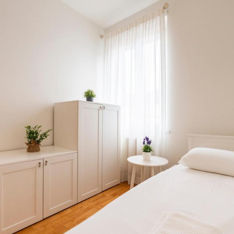 Da Loredana in Porta Romana - Appartamento con 2 Camere da Letto - 2