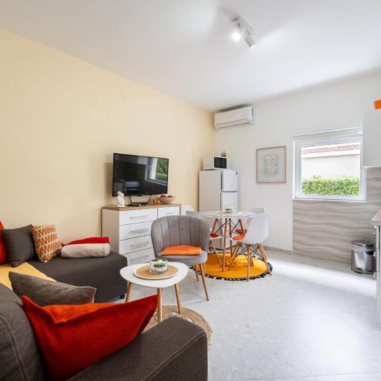 Apartments Gabi&Zdenka Tivat - One-Bedroom Apartment with Garden View - 9