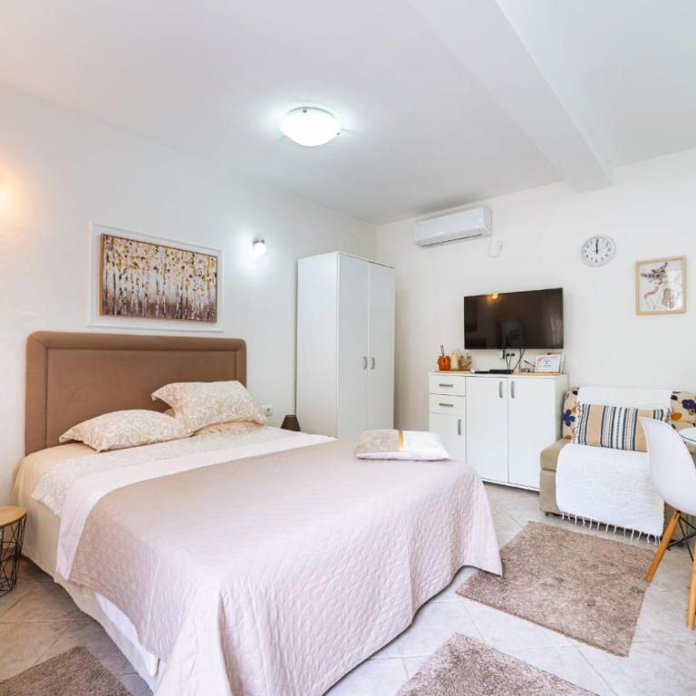 Apartments Gabi&Zdenka Tivat - Studio with Garden View - 13