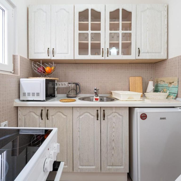 Apartments Gabi&Zdenka Tivat - Studio with Garden View - 5