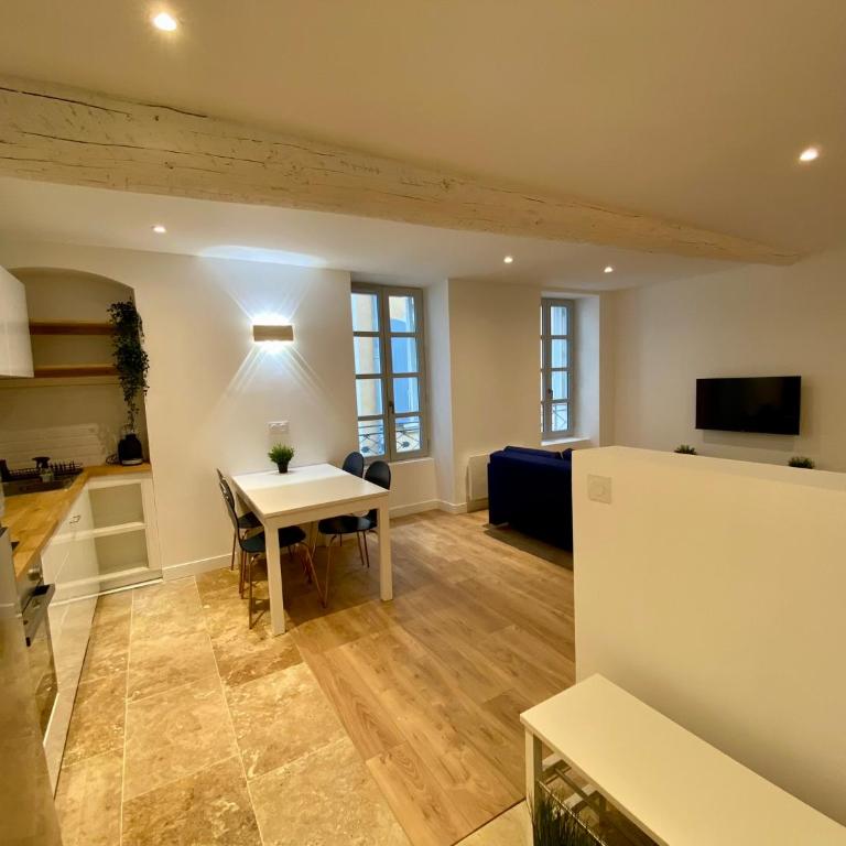 Charmant appartement à deux pas des Arènes de Nîmes - Appartamento con 1 Camera da Letto - 2