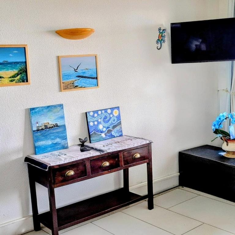 MOM' Blue Paradise Front De Mer 3 étoiles 61 m2 CAP'Diem 3 Clim - Idéal pr un Séjour de 15j ou plus ! Wifi, lit 160 - 4è Ascenseur, Parking, Piscine, Pétanque, Ping-pong - Pistes cyclables - Golf & Tennis à 10 mn - Apartment with Sea View - 43