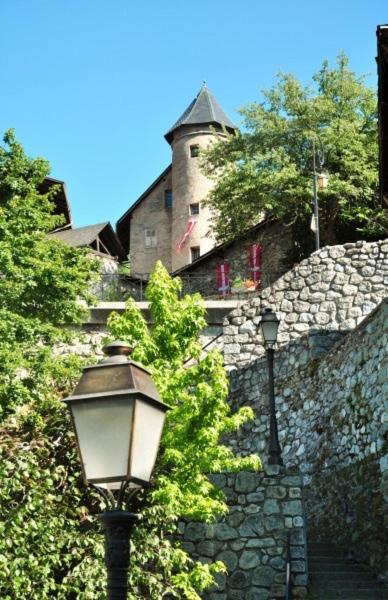 Maison Gabriel - Logement charmant au cœur de la Cité Médiévale - T3 75m2 - Appartamento con 2 Camere da Letto - 38