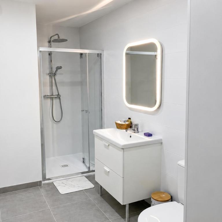 Villa- Grands T2 indépendants - climatisation, proche mer, parking gratuit, wifi - Appartement Supérieur 1 Chambre - 8