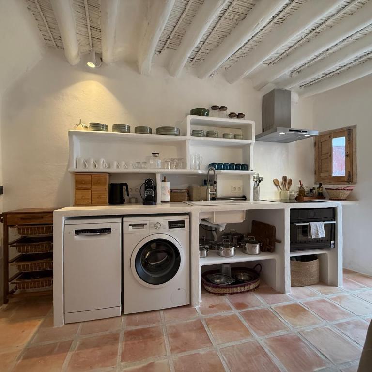 Charming Historic Townhouse with a Patio and Private Terrace in Mojácar Pueblo - Two-Bedroom House - 10