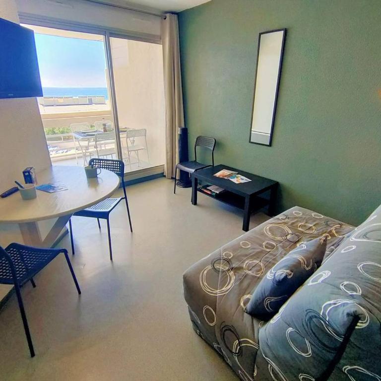 Appartement 2 pièces pour 5 pers avec piscine et parking face à la mer - FR-1-696-130 - Appartement - 3