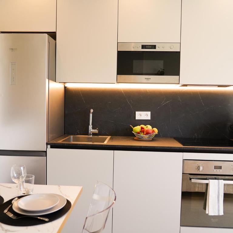 Monaco - Entire top floor with terrace and garage - Appartement - 28