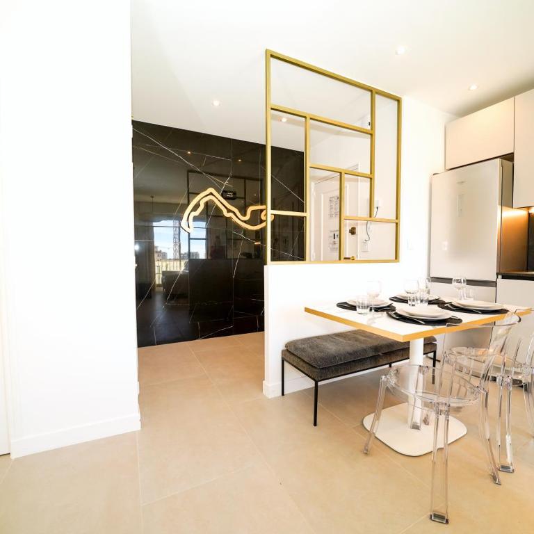 Monaco - Entire top floor with terrace and garage - Appartement - 25