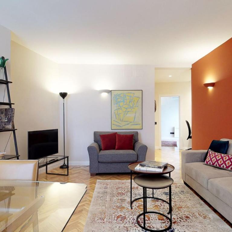 Stylish Apartment by Plaza Santa Ana - Apartment - 4