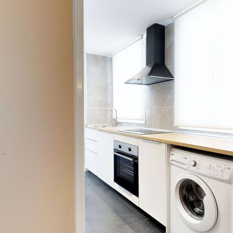 Stylish Apartment by Plaza Santa Ana - Apartment - 10