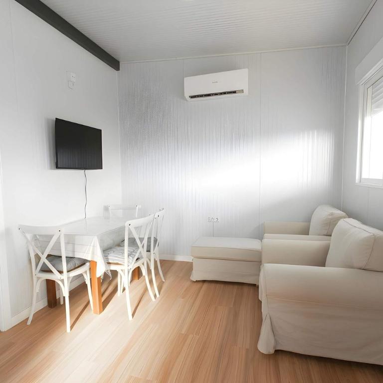Casa con jardin y piscina con horario privada WiFi y aire acondicionado - Maison de Vacances - 10