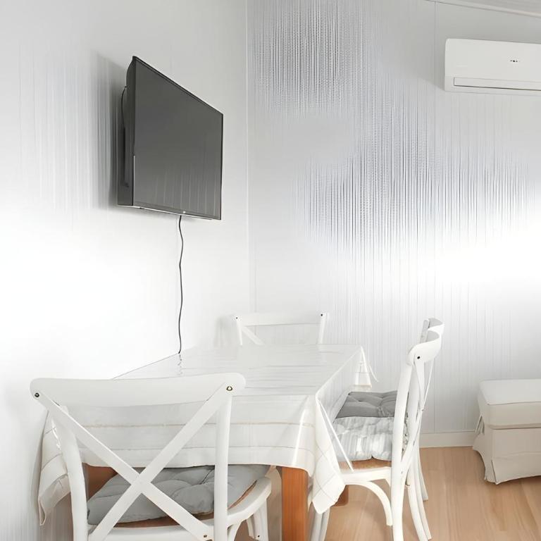 Casa con jardin y piscina con horario privada WiFi y aire acondicionado - Maison de Vacances - 16
