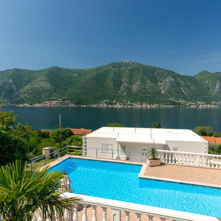 Boka bay apartments with pool - Three-Bedroom Apartment - 5