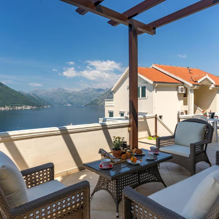 Boka bay apartments with pool - Three-Bedroom Apartment - 11
