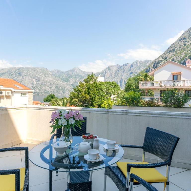 Boka bay apartments with pool - Two-Bedroom Apartment - 8