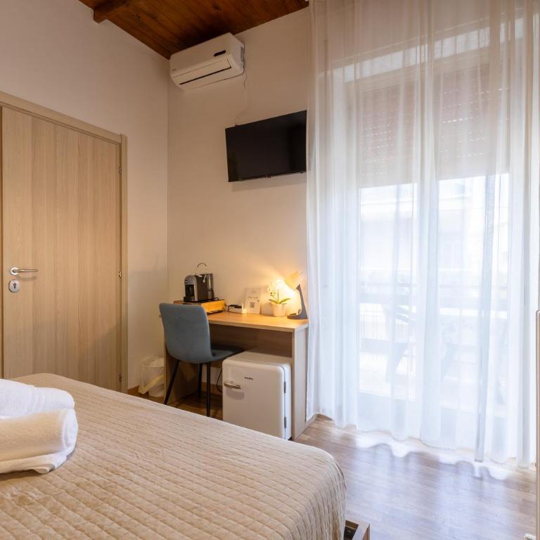 Acquacorrente Rooms - a due passi dal mare - Camera Matrimoniale con Balcone - 4