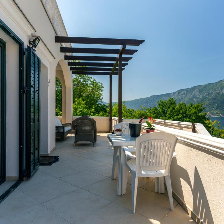 Boka bay apartments with pool - Three-Bedroom Apartment - 20