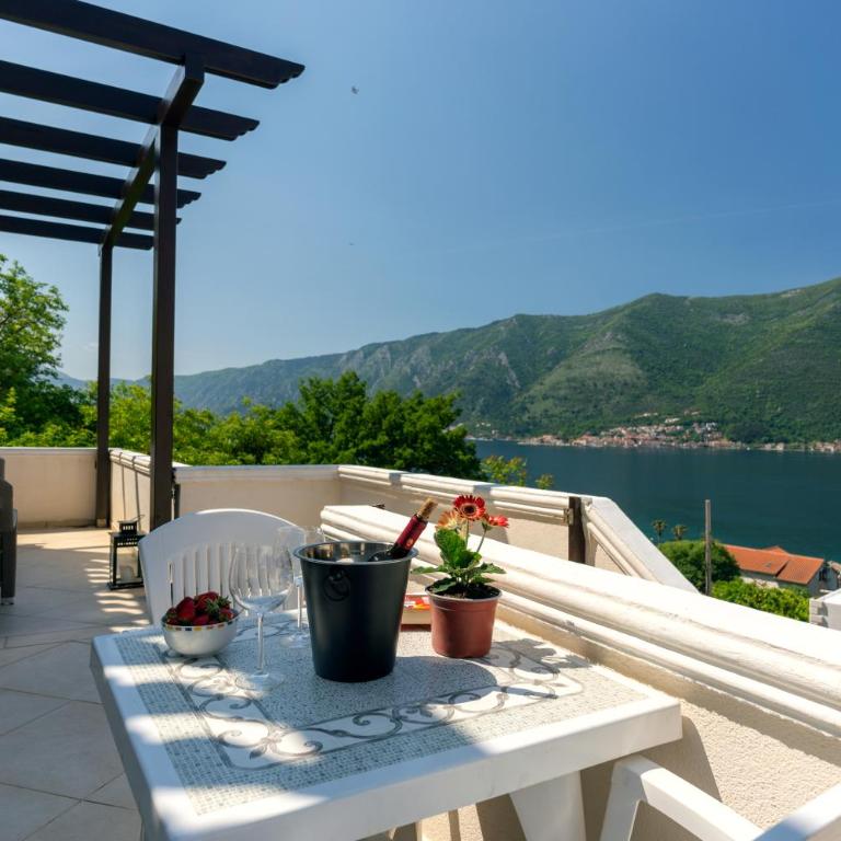 Boka bay apartments with pool - Three-Bedroom Apartment - 1