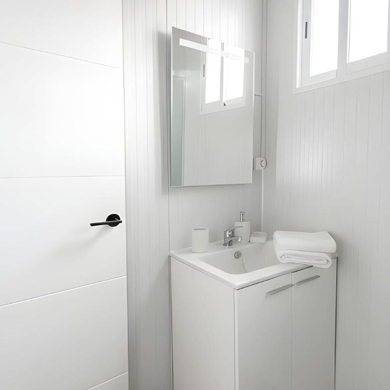 Casa con jardin y piscina con horario privada WiFi y aire acondicionado - Maison de Vacances - 27