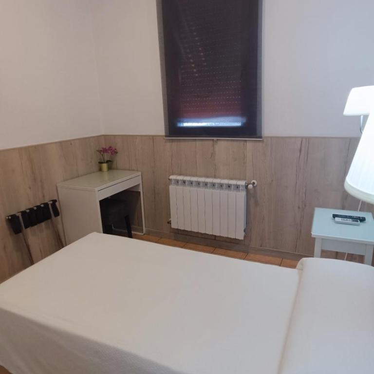 Hostal Maria Ronda - Budget Single Room - 1