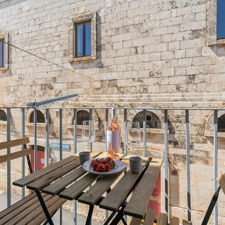 Dimora Giulia - Designer Townhouse with Balcony - Two-Bedroom House - 19