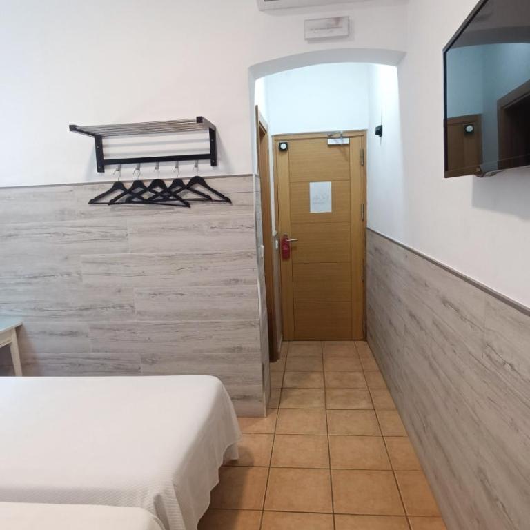 Hostal Maria Ronda - Small Twin Room - 7