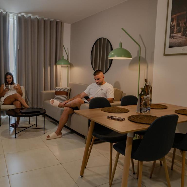 Cerritos Premium Tower & Mall - Suite Apartment - 10