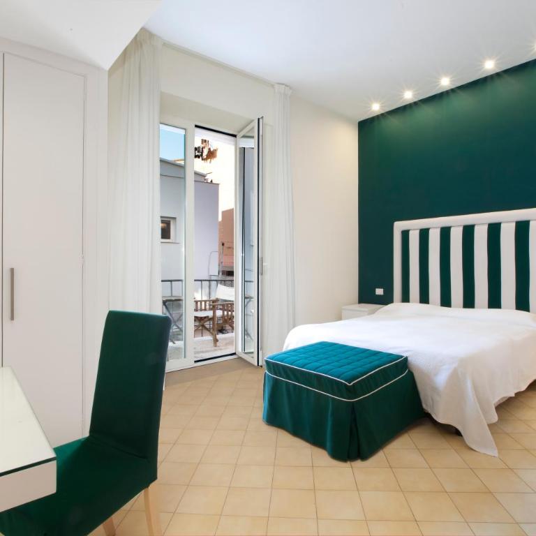 Sorrento Apartments One - Deluxe Double Room with Balcony - 1