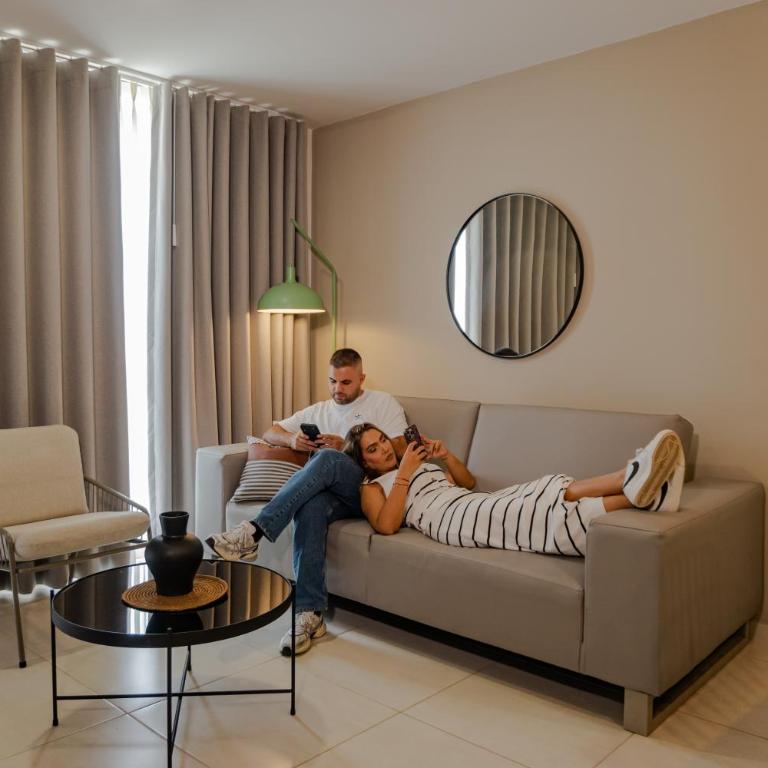 Cerritos Premium Tower & Mall - Deluxe Quadruple Room - 7