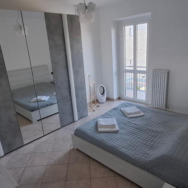 A 5 minuti a piedi dal lago maggiore e dalla stazione casArona - Appartamento con 2 Camere da Letto - 3