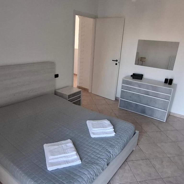 A 5 minuti a piedi dal lago maggiore e dalla stazione casArona - Appartamento con 2 Camere da Letto - 6