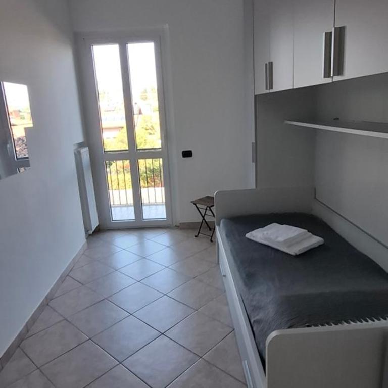 A 5 minuti a piedi dal lago maggiore e dalla stazione casArona - Appartamento con 2 Camere da Letto - 13