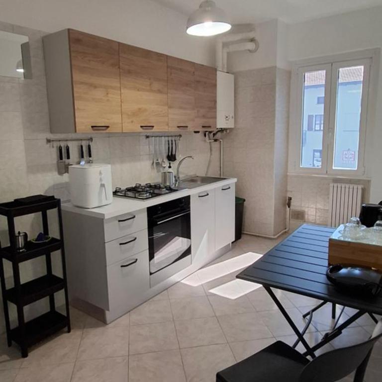 A 5 minuti a piedi dal lago maggiore e dalla stazione casArona - Appartamento con 2 Camere da Letto - 17