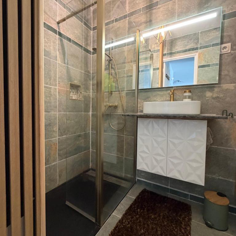 Bandol-appart lumineux-rénové-proche gare et port - Two-Bedroom Apartment - 7