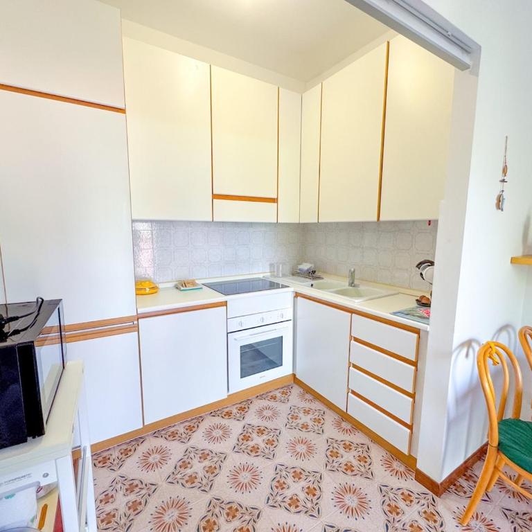 VELARIS - 2 Balconi & Relax a 10 Min dal Mare - Appartamento con 2 Camere da Letto - 8