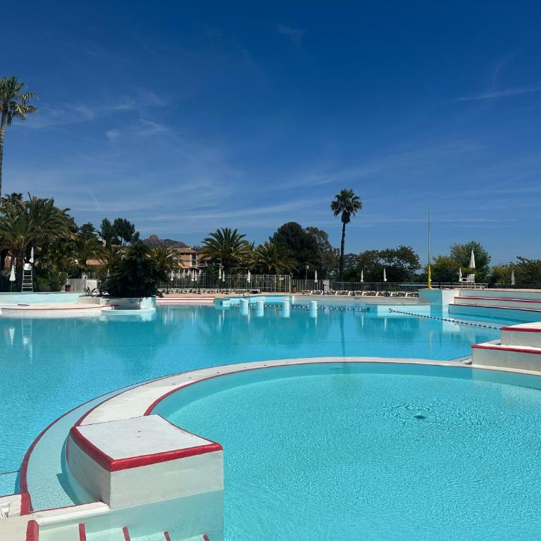 Cap ESTEREL Village Vacance MAGNIFIQUE Studio NEUF Clim - Wifi - Parking - Aperçu mer - Apartment mit 1 Schlafzimmer - 22