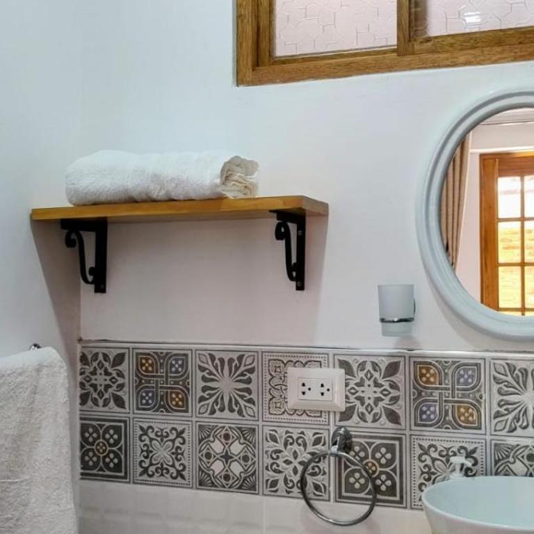 Yoly's House - Habitación Doble con baño privado externo - 1 o 2 camas - 4