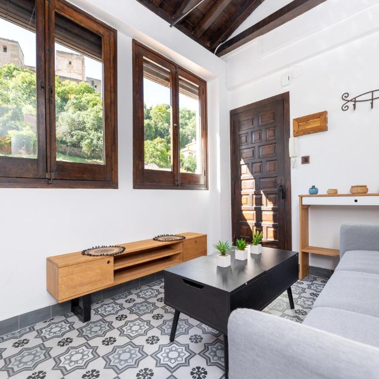 El Balcón de la Alhambra- 3 Suites - One-Bedroom Apartment with City View - 8