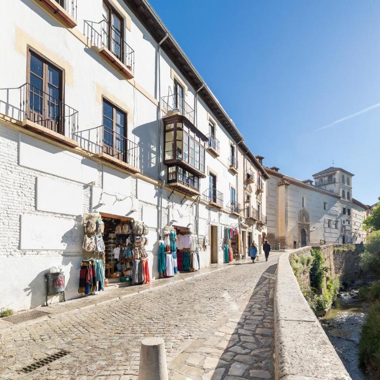 El Balcón de la Alhambra- 3 Suites - One-Bedroom Apartment with City View - 21