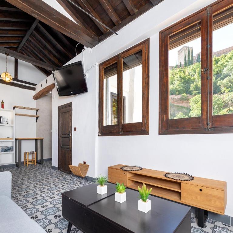 El Balcón de la Alhambra- 3 Suites - One-Bedroom Apartment with City View - 6