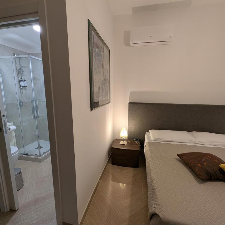 Napoli City Inn - Camera Matrimoniale/Doppia con Letti Singoli - 7