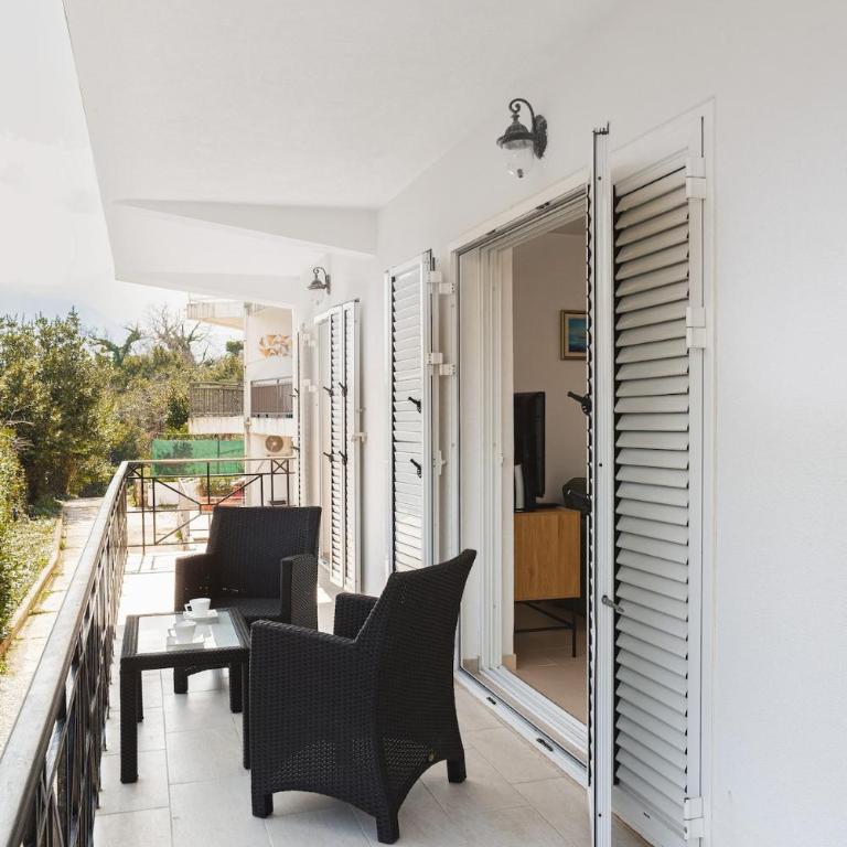 Newly refurbished 2 bd with sea views - Apartman sa 2 Spavaće Sobe - 2